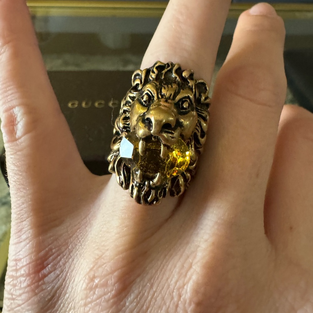 BRAND NEW NEVER USED GUCCI LION CRYSTAL RING.